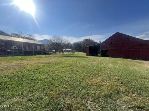 3130-3132 Westover Dr, Sevierville, TN 37862