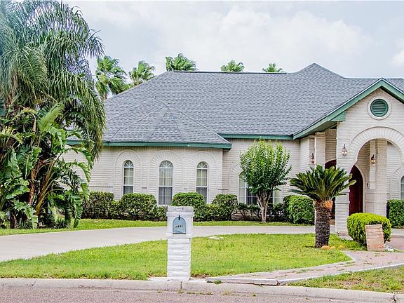 3rd image of 2601 Lake Shore Dr