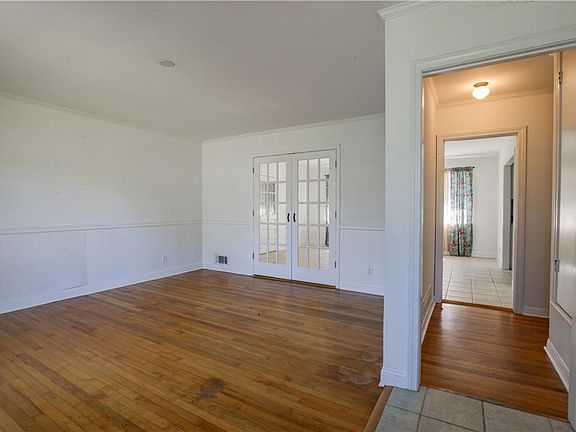 2nd image of 602 Gayfer Ave