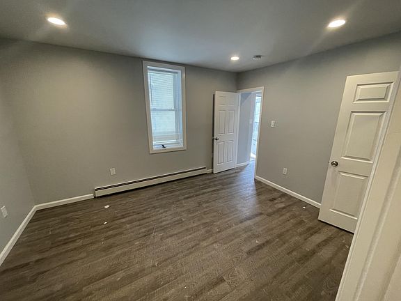 3rd image of 1230 Chestnut St #10971544