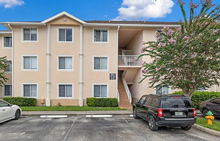 Southgate Apartments — Photo 2