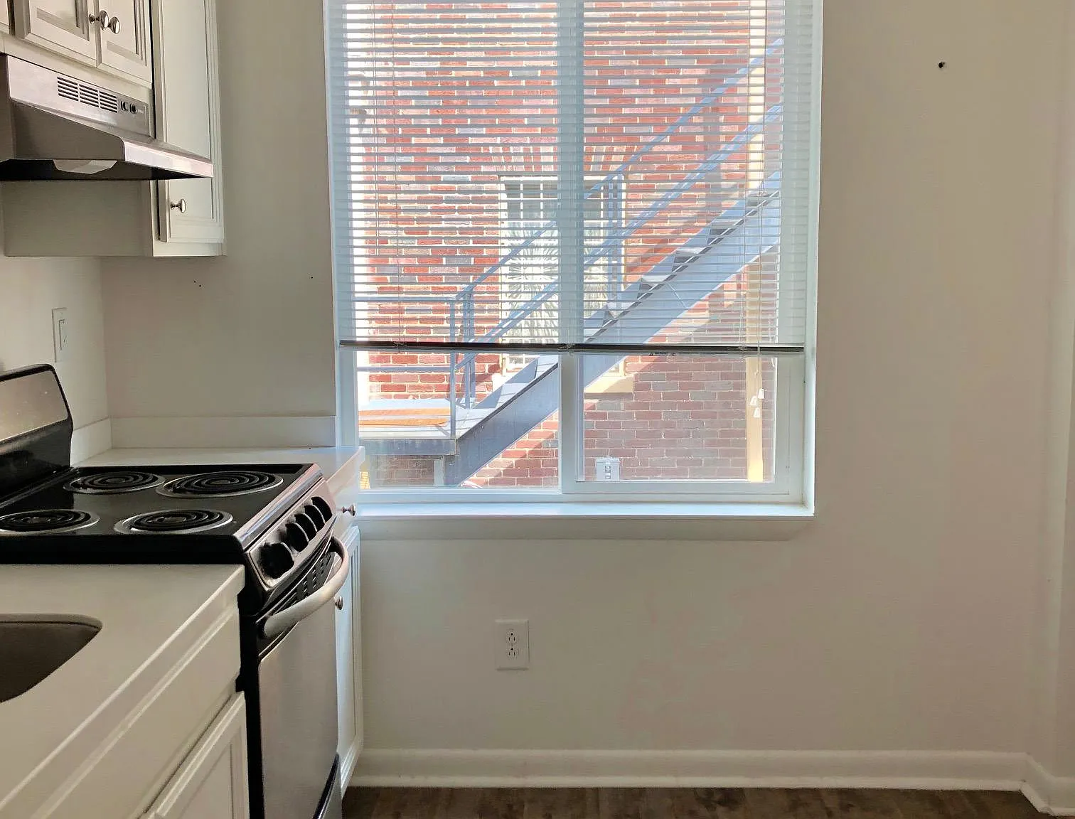 Louise Ave Apartments — Photo 2