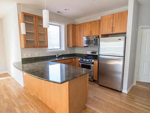 3rd image of 1150 N Hoyne Ave APT 1S