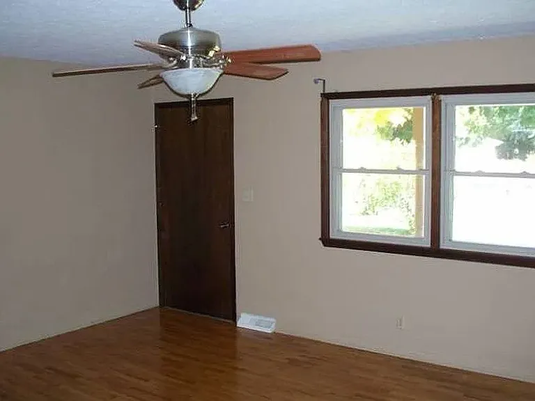 1543 S Saint Marys Ave — Photo 3