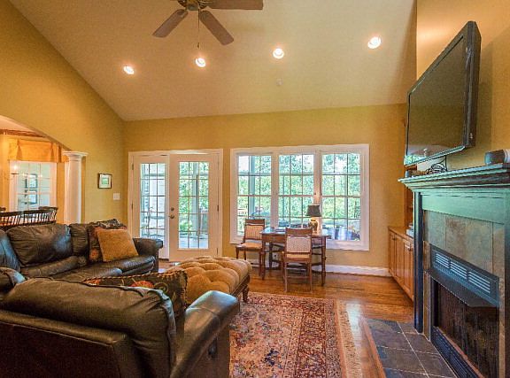 3rd image of 3539 Blankenship Dr #0