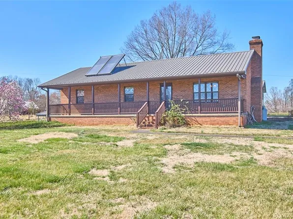 1501 Old Stage Rd, Yadkinville, NC 27055