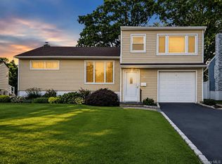 32 Elderberry Lane E, Valley Stream, NY 11581