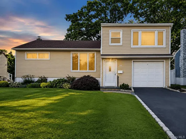 32 Elderberry Lane E, Valley Stream, NY 11581