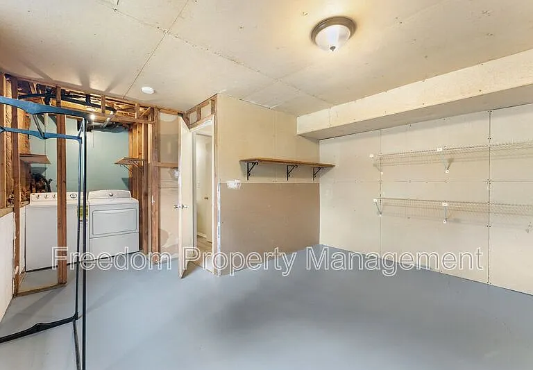 2516 Tabor Ct — Photo 33
