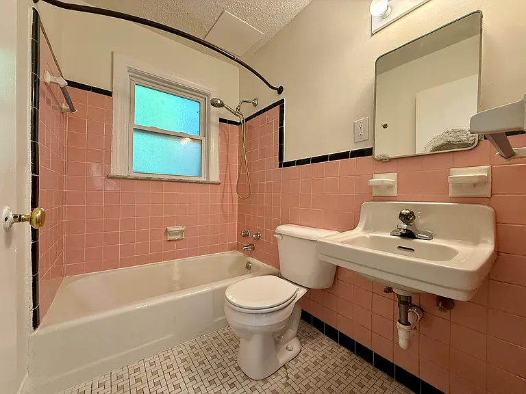 2466 Grinstead Dr — Photo 20