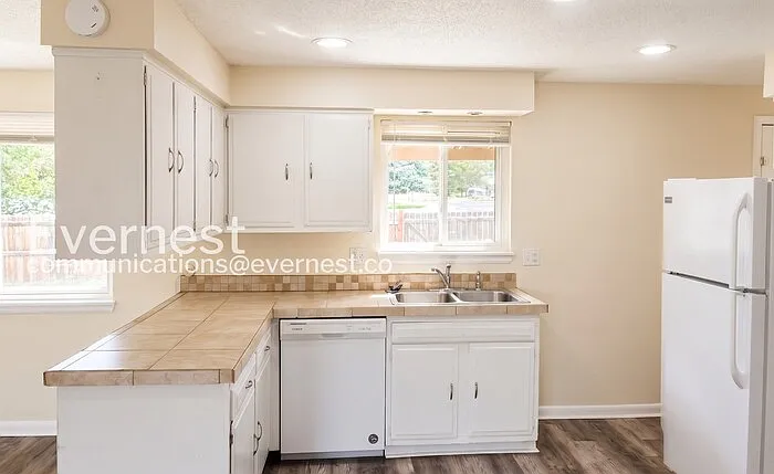 2 bed, 1.0 bath, 1120 sqft, $1,847 — Photo 4