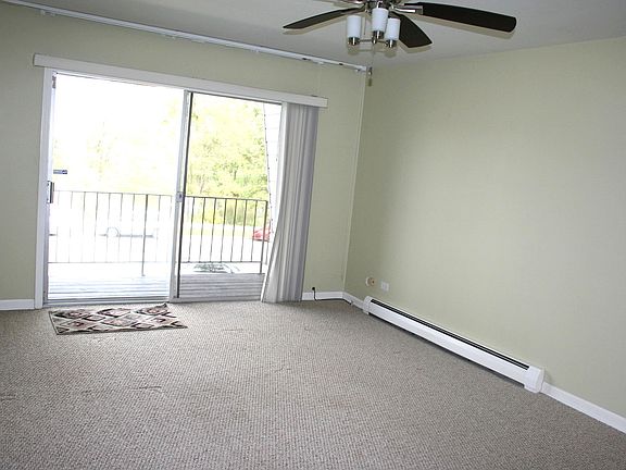 3rd image of 5753 W 103rd St APT 2E