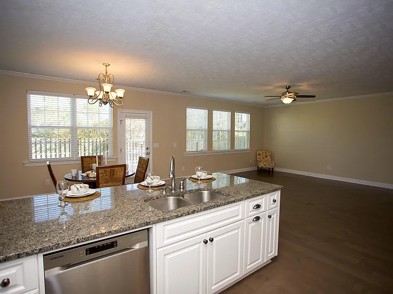 484 Brantley Cove Cir — Photo 7