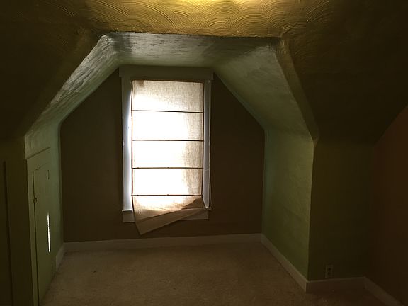 5th image of 1901 Larchmont Ave NE
