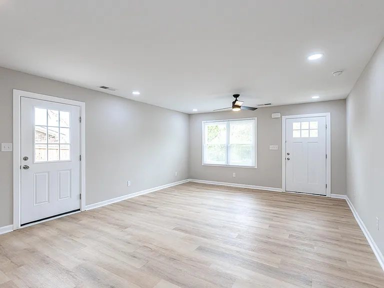 213 Brooks Rd — Photo 9