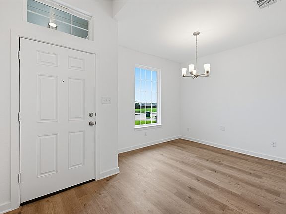 5th image of 5689 Fox Bluff Dr