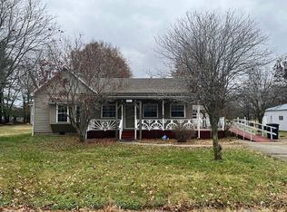 201 Center St, Cisne, IL 62823