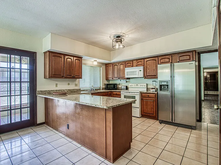 6828 Can Cun Ln — Photo 42