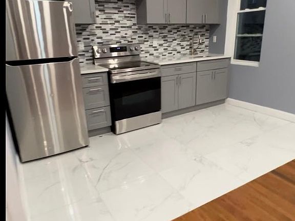 Brand new Kitchen, stain steel appliances, Quartz countertop, self closing drawers and ceramic floor
