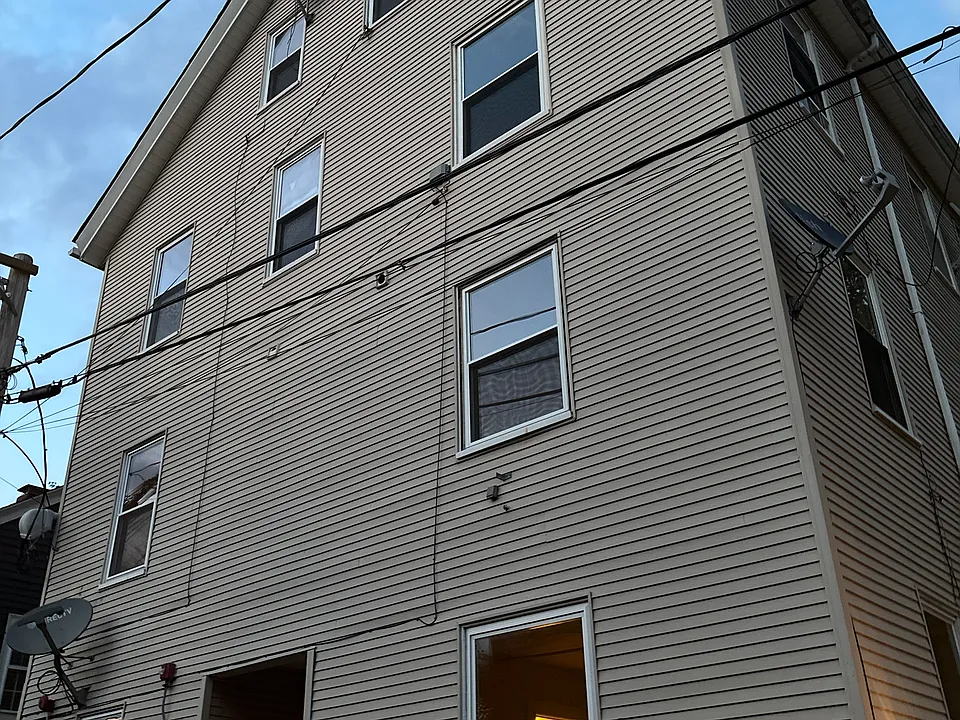 10 Howard St #1