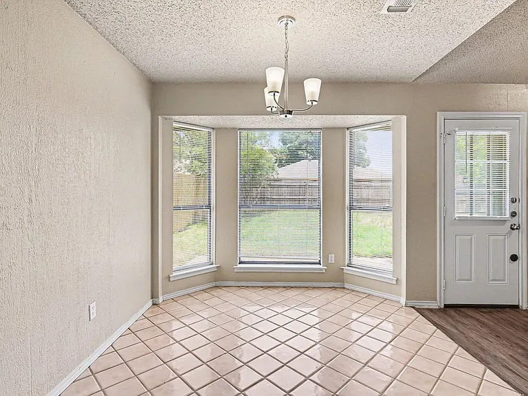 2608 Green Ridge St — Photo 10