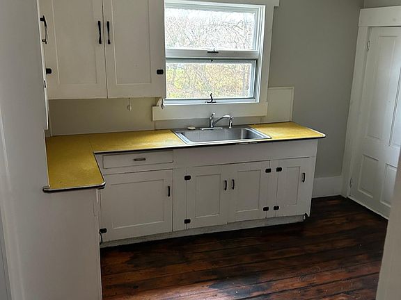 4th image of 7448 E Main St