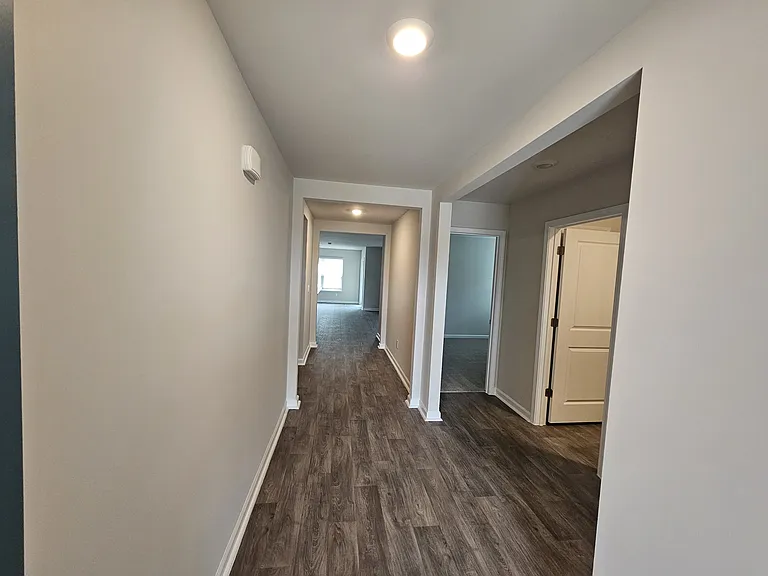 136 Ashworth Dr — Photo 6