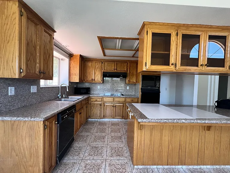 901 Paintbrush Dr — Photo 6
