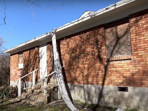 3rd image of 109 W McKellar Ave