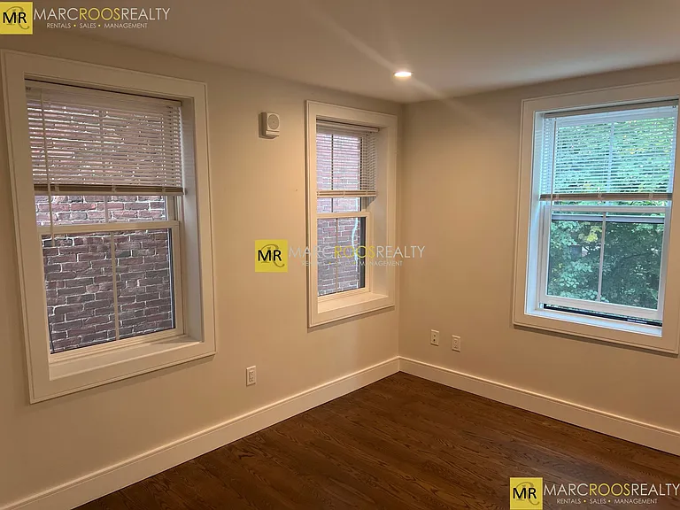 365 Hanover St #7 — Photo 12
