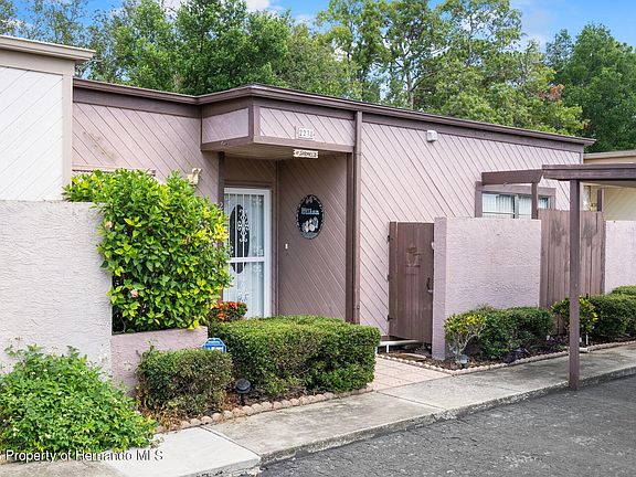 5th image of 2238 Oak Wind Dr