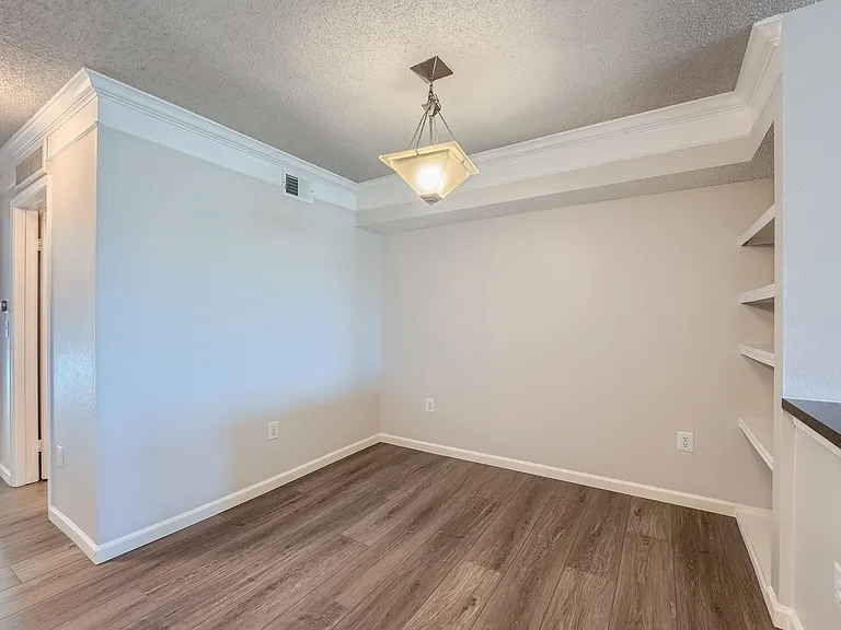 2035 Eagle Ave — Photo 10