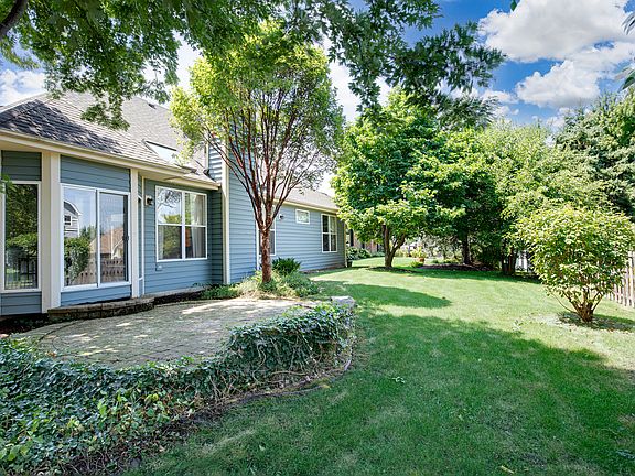 3rd image of 921 High Ridge Dr