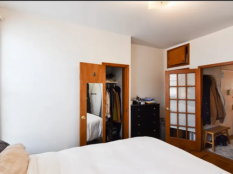 214 N 6th St #4L — Photo 10