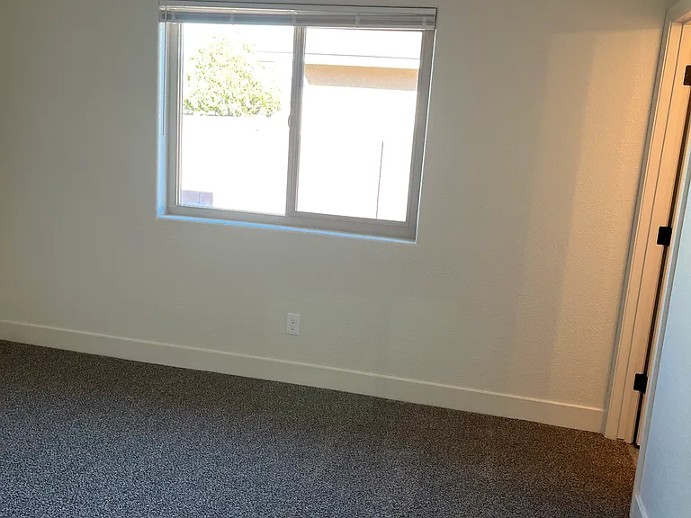 1937 Robinson Ave — Photo 10