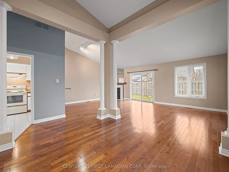 90 Ontario St S #12 — Photo 8