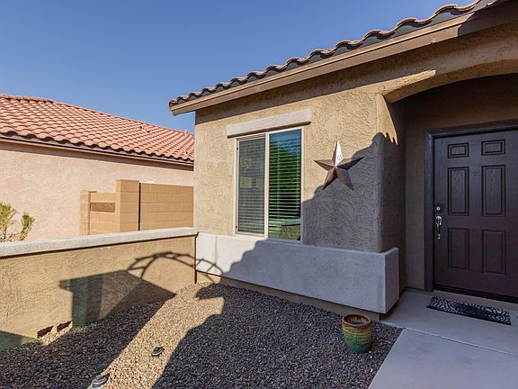 3rd image of 1656 W Straight Arrow Ln