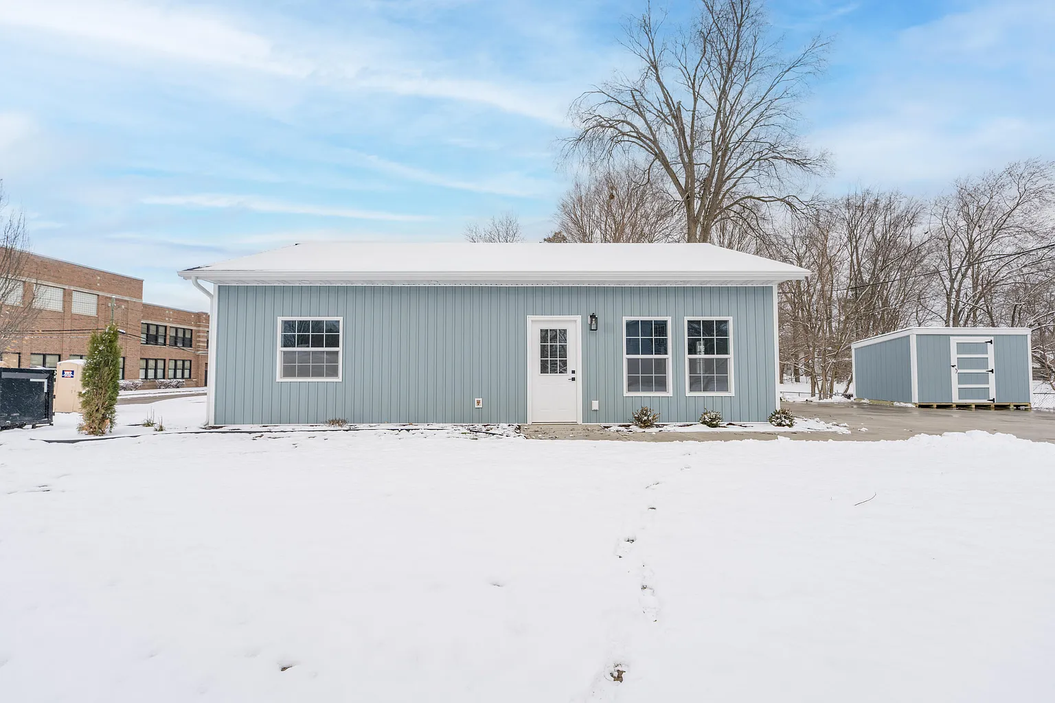 303 Middle St photo 1