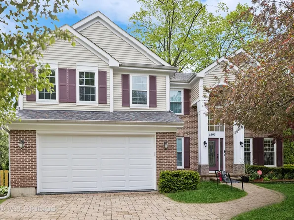 1893 S Warbler Ct, Libertyville, IL 60048