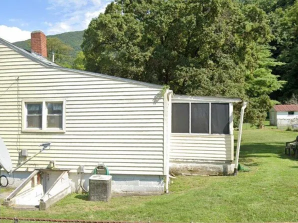 540 Poplar St, Narrows, VA 24124