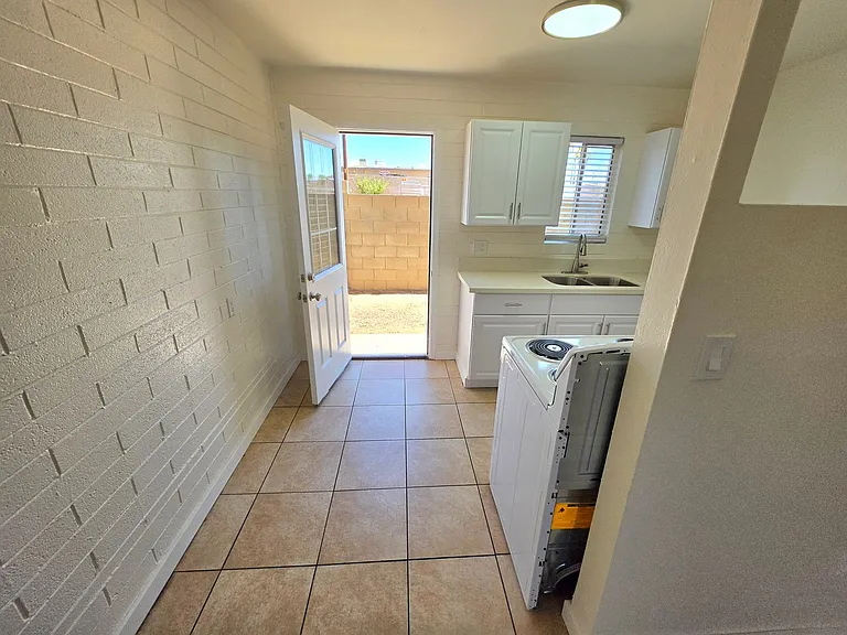 2602 N 14th Ave — Photo 25