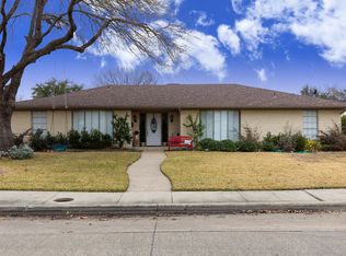 1605 Valleycrest Ln, Carrollton, TX 75006