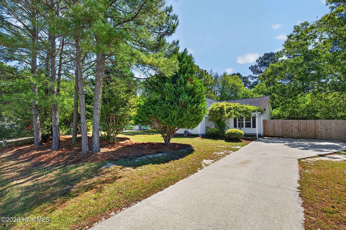 Building Photo - 315 Tangle Oaks Ct SE