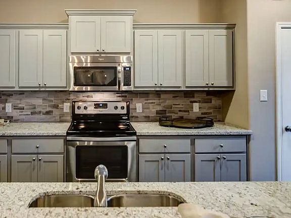 4th image of 3426 Summerway Dr