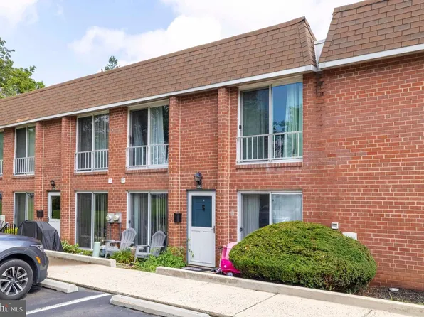 205 Saratoga Ct, Warminster, PA 18974