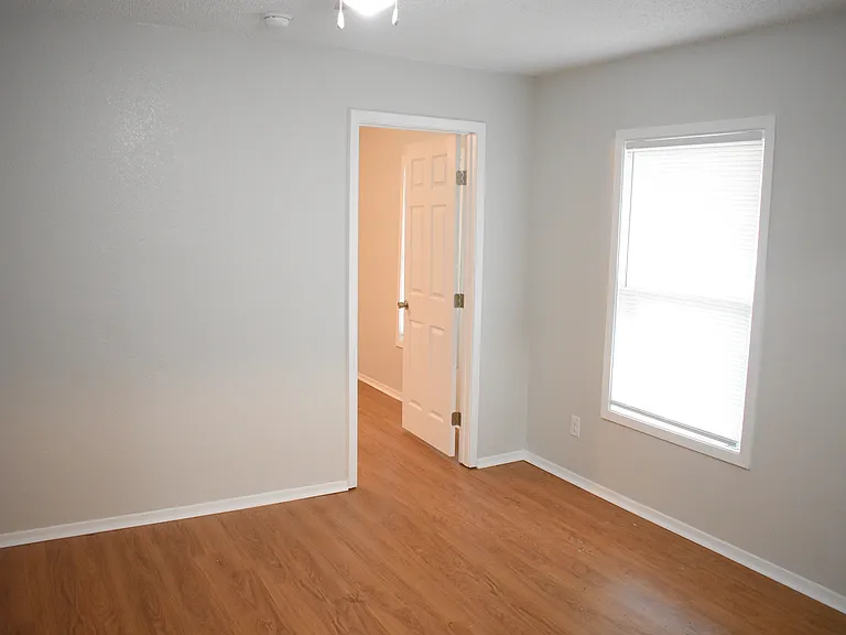 2433 Woden Rd — Photo 2