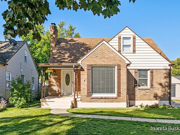 2nd image of 1755 Fremont Ave NW