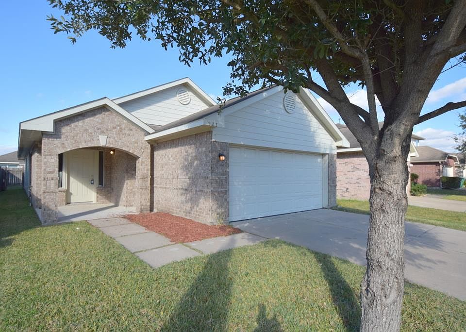 1st image of 923 Blanchard Hill Ln