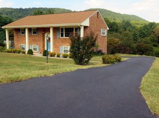 146 Dawnridge Ln, Troutville, VA 24175