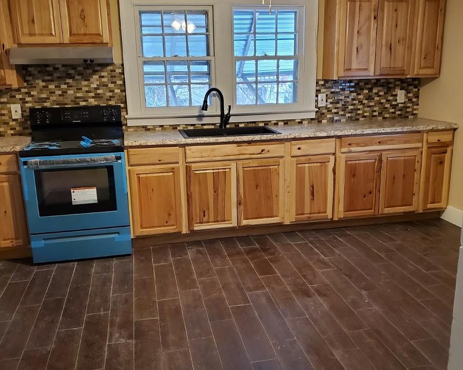 1st image of 119 1/2 Clay St #B